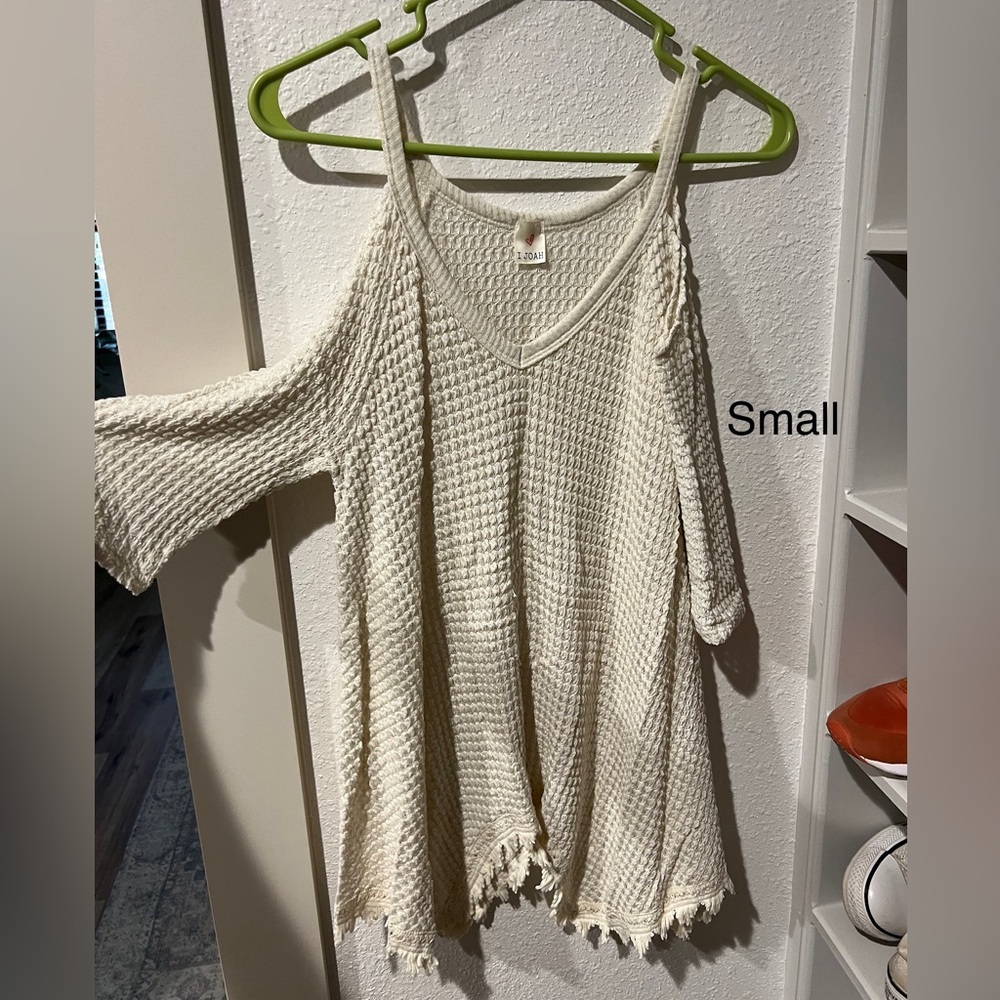 Cold shoulder top